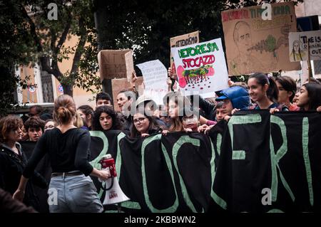 Les étudiants participent à la quatrième grève mondiale du climat "vendredi pour l'avenir" à Rome sur 29 novembre 2019, pour appeler à des mesures pour prévenir le réchauffement planétaire et le changement climatique, sur 28 novembre, Le Parlement européen déclare une urgence environnementale aux puissants de la planète que de 2 décembre se réunira à Madrid en Cop25, la Conférence des Parties sur le climat, au cours de laquelle ils décideront des stratégies futures sur les émissions.sur 29 novembre 2019 à Rome, Italie (photo par Andrea Ronchini/NurPhoto) Banque D'Images