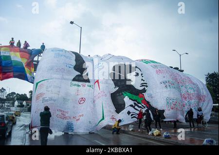 Les manifestations d'autochtones et d'étudiants se poursuivent à Bogota, en Colombie, le 29 novembre 2019. (Photo de Juan Carlos Torres/NurPhoto) Banque D'Images