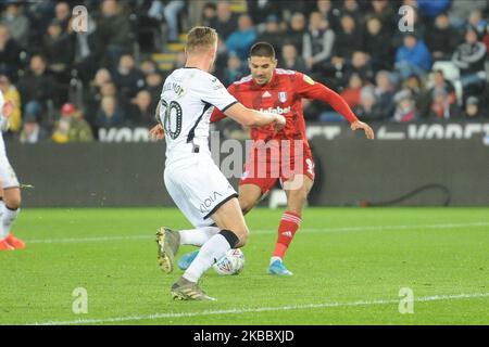 Aleksandar Mitrovic de Fulham marque son but latéral 2nd lors du match de championnat Sky Bet entre Swansea City et Fulham au Liberty Stadium, Swansea, le vendredi 29th novembre 2019. (Photo de Jeff Thomas/MI News/NurPhoto) Banque D'Images