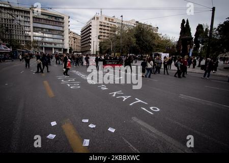 Des travailleurs manifestent à 30 novembre 2019 à Athènes, en Grèce. (Photo de Nikolas Kokovovlis/NurPhoto) Banque D'Images