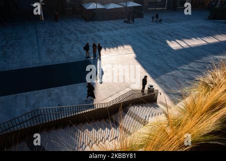 Vue sur le quartier commercial City Life, Milan, Italie, 30 novembre 2019. CityLife est un quartier résidentiel, commercial et d'affaires en construction situé à une courte distance du centre de la vieille ville de Milan, Italie; il a une superficie de 36,6 hectares (90 acres). Le développement est réalisé par une société contrôlée par Generali Group, qui a remporté l'appel d'offres international pour le réaménagement du quartier historique de Fiera Milano avec une offre de 523 millions. Le projet est conçu par les architectes célèbres Zaha Hadid, Arata Isozaki et Daniel Libeskind. (Photo par Mairo Cinquetti/NurPh Banque D'Images