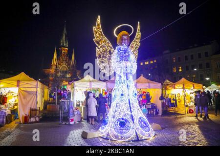 Marché de Noël et décorations à la place Podgorski à Cracovie, en Pologne. 1 décembre 2019 (photo de Beata Zawrzel/NurPhoto) Banque D'Images