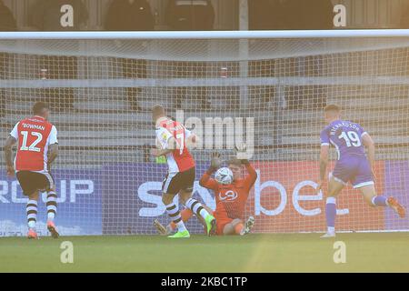 Ben Killip, de Hartlepool United, enregistre au point blanc de Lee Martin d'Exeter City lors du match de la FA Cup entre Exeter City et Hartlepool United au St James' Park, Exeter, le dimanche 1st décembre 2019. (Photo de Mark Fletcher/MI News/NurPhoto) Banque D'Images