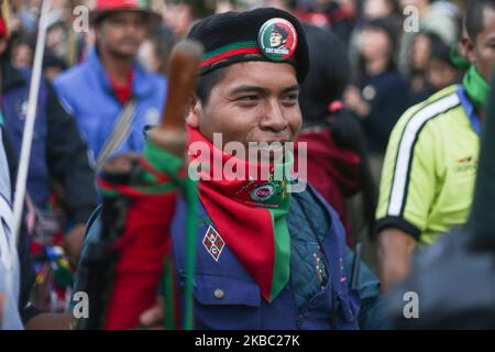 Des membres de la Garde de Cauca dans un nouveau PAN appelé ce dimanche, 1 décembre, à l'occasion du chômage national qui a été réalisé dans le pays depuis 21 novembre et a concentré ses activités dans la capitale. (Photo de Daniel Garzon Herazo/NurPhoto) Banque D'Images