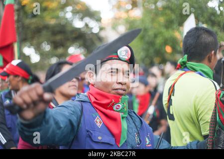 Des membres de la Garde de Cauca dans un nouveau PAN appelé ce dimanche, 1 décembre, à l'occasion du chômage national qui a été réalisé dans le pays depuis 21 novembre et a concentré ses activités dans la capitale. (Photo de Daniel Garzon Herazo/NurPhoto) Banque D'Images