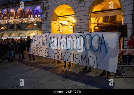 Plus de 5000 personnes ont manifesté sur la Piazza delle Erbe à Padoue après les manifestations de Bologne, Parme et d'autres villes italiennes, Le mouvement 'sardine' est né à l'initiative de quatre garçons bolognais sur des positions de la gauche antifasciste dans la controverse ouverte avec le parti politique Lega et l'ancien ministre de l'intérieur Matteo Salvini. Padoue, Italie, on 1 décembre 2019 (photo de Roberto Silvino/NurPhoto) (photo de Roberto Silvino/NurPhoto) Banque D'Images