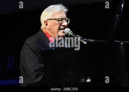 Peppino Di Capri assiste à un photocall lors de la 41th Giornce Professionali del Cinema Sorrento Italie le 2 décembre 2019. (Photo de Franco Romano/NurPhoto) Banque D'Images
