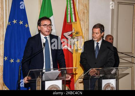 Francesco Boccia le ministre des Affaires régionales et de l'autonomie du gouvernement Conte II en visite à Palerme, rencontre le président de la région sicilienne Nello Musumeci (R). Palerme, Italie, 03 décembre 2019 (photo de Francesco Militello Mirto/NurPhoto) Banque D'Images