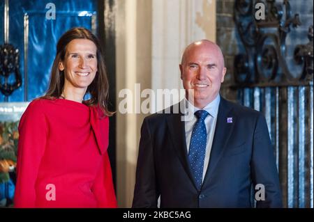 Le Premier ministre de Belgique Sophie Wilmes (L) et le conjoint Christoper Stone arrivent au 10 Downing Street pour assister à une réception des dirigeants de l'OTAN organisée par le Premier ministre britannique Boris Johnson le 03 décembre 2019 à Londres, en Angleterre, En prévision du sommet principal qui se tiendra demain pour commémorer le 70th anniversaire de l'OTAN. (Photo de Wiktor Szymanowicz/NurPhoto) Banque D'Images