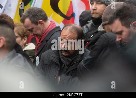 Jeudi, 5 décembre 2019, des milliers de personnes (employés de la SNCF et de la RATP, enseignants, agents des services publics, étudiants, policiers, pompiers, avocats et gilets jaunes) ont manifesté à Paris (France) à la suite des syndicats pour entamer une grève générale renouvelable pour s'opposer au futur "système universel" (Pension Pro envisagée par le gouvernement pour remplacer les 42 régimes existants. (Photo par Estelle Ruiz/NurPhoto) Banque D'Images