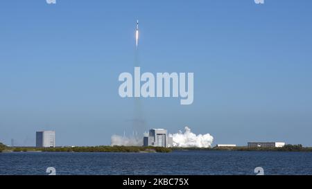 5 décembre 2019 - Cap Canaveral, Floride, États-Unis - Une fusée SpaceX Falcon 9 transportant une capsule de cargaison de dragon avec des fournitures pour la Station spatiale internationale, est lancée avec succès à partir du PAD 40 à la station de la Force aérienne du Cap Canaveral, sur 5 décembre 2019, à Cape Canaveral, en Floride. L'engin spatial transporte près de 6000 livres de fournitures et de matériaux de recherche, dont une expérience de bière Budweiser. (Photo de Paul Hennessy/NurPhoto) Banque D'Images