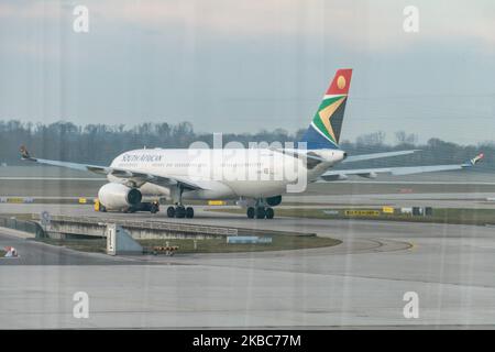 South African Airways Airbus A330 (A330-243) comme vu le 19 novembre 2019 à l'aéroport international de Munich MUC EDDM nommé Franz Josef Strauss, Flughafen Munchen, capitale de la Bavière, Allemagne. L'avion est immatriculé ZS-SXX avec 2x moteurs RR. South African Airlines sa SAA SPRINGBOK est une compagnie aérienne nationale de l'Afrique du Sud, membre de Star Alliance dont le siège social est situé à Airways Park à l'aéroport international O.R Tambo à Johannesburg JNB Hub. (Photo de Nicolas Economou/NurPhoto) Banque D'Images