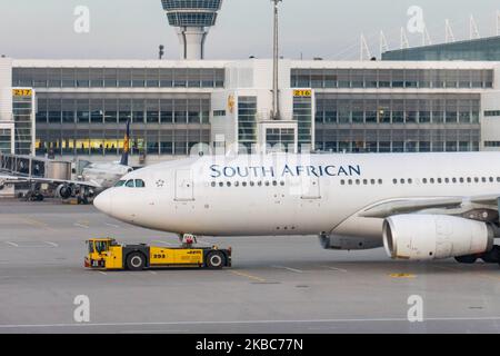 South African Airways Airbus A330 (A330-243) comme vu le 19 novembre 2019 à l'aéroport international de Munich MUC EDDM nommé Franz Josef Strauss, Flughafen Munchen, capitale de la Bavière, Allemagne. L'avion est immatriculé ZS-SXX avec 2x moteurs RR. South African Airlines sa SAA SPRINGBOK est une compagnie aérienne nationale de l'Afrique du Sud, membre de Star Alliance dont le siège social est situé à Airways Park à l'aéroport international O.R Tambo à Johannesburg JNB Hub. (Photo de Nicolas Economou/NurPhoto) Banque D'Images