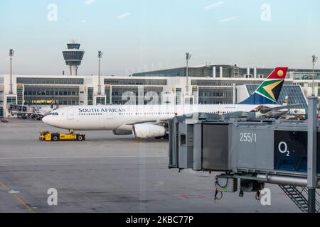 South African Airways Airbus A330 (A330-243) comme vu le 19 novembre 2019 à l'aéroport international de Munich MUC EDDM nommé Franz Josef Strauss, Flughafen Munchen, capitale de la Bavière, Allemagne. L'avion est immatriculé ZS-SXX avec 2x moteurs RR. South African Airlines sa SAA SPRINGBOK est une compagnie aérienne nationale de l'Afrique du Sud, membre de Star Alliance dont le siège social est situé à Airways Park à l'aéroport international O.R Tambo à Johannesburg JNB Hub. (Photo de Nicolas Economou/NurPhoto) Banque D'Images