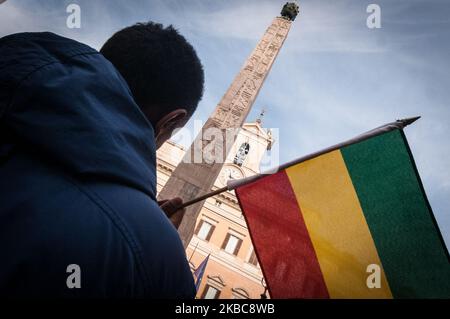 Les Éthiopiens de l'église chrétienne orthodoxe de Tewahedo en Italie appellent à la fin de la persécution des chrétiens en Éthiopie lors d'une manifestation à Piazza Montecitorio le 6 décembre 2019 selon une association de la diaspora américano-éthiopienne, depuis juillet 2018, une trentaine d'églises orthodoxes ont été brûlées. Des prêtres et des civils ont été tués et déplacés de force. Ces actes ont eu lieu dans différentes parties du pays et ont accru le sentiment d'insécurité chez les chrétiens orthodoxes, en particulier dans les zones rurales où les musulmans prédominent. Sur 06 décembre 2019 à Rome, Italie. (P Banque D'Images