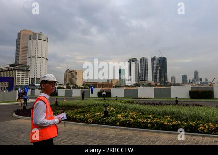 Un responsable chinois est vu au cours d'un événement pour déclarer officiellement les 269 hectares de terres récupérées de la mer pour le projet, 'Port City', dans le district de Colombo, capitale, à Port City, Colombo, Sri Lanka. Samedi 7 décembre 2019. Financée et construite par la Chine, la ville portuaire de Colombo est le plus grand projet d'investissement étranger direct du Sri Lanka et devrait attirer des milliards de dollars américains d'investissements dans les années à venir. La construction du projet de la ville portuaire de Colombo, d'un montant de 1,5 milliards de dollars, a été lancée sur 17 septembre 2014 en présence de l'ancien président sri-lankais Mahinda Rajap Banque D'Images