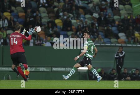 Bruno Fernandes, milieu de terrain du CP sportif, en action lors du match de la Premier League 2019/20 entre le CP sportif et le FC Moreirense, au stade Alvalade de Lisbonne sur 8 décembre 2019. (Photo de Paulo Nascimento / DPI / NurPhoto) Banque D'Images