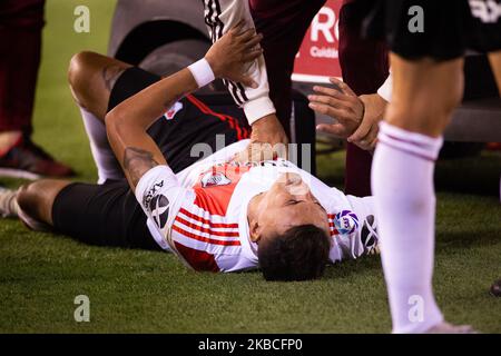 Matias Suarez de River plate blessé lors d'un match entre River plate et San Lorenzo dans le cadre de Superliga 2019/20 à l'Estadio Monumental Antonio Vespucio Liberti sur 8 décembre 2019 à Buenos Aires, Argentine. (Photo de Manuel Cortina/NurPhoto) Banque D'Images