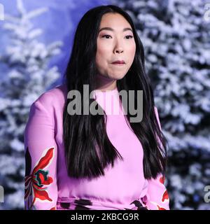 HOLLYWOOD, LOS ANGELES, CALIFORNIE, États-Unis - DÉCEMBRE 09 : l'actrice Awkwafina portant une robe Valentino et des bijoux Irene Neuwirth arrive à la première mondiale de Columbia Pictures 'Jumanji: The Next Level', tenue au Théâtre chinois IMAX de TCL sur 9 décembre 2019 à Hollywood, Los Angeles, Californie, États-Unis. (Photo par Xavier Collin/image Press Agency/NurPhoto) Banque D'Images