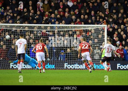 Paddy McNair (17) de Middlesbrough a obtenu des scores de la pénalité pour le faire 1-1 lors du match de championnat Sky Bet entre Nottingham Forest et Middlesbrough au City Ground, Nottingham, le mardi 10th décembre 2019. (Photo de Jon Hobley/MI News/NurPhoto) Banque D'Images