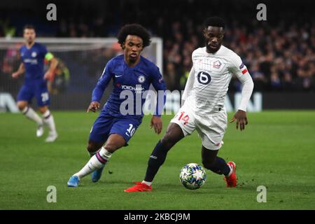 Milieu de terrain de Chelsea Willian (10) et Jonathan Bamba lors du match H de la Ligue des champions de l'UEFA Chelsea FC - Lille OSC, on 10 décembre 2019 à Londres, Grande-Bretagne. (Photo de Jakub Porzycki/NurPhoto) Banque D'Images