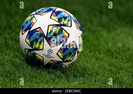 Bal officiel de l'UEFA lors du match de groupe de la Ligue des champions de l'UEFA 2019/2020 entre le FC Internazionale Milan et le FC Barcelone au Stadio Giuseppe Meazza San Sito le 10 décembre 2019 à Milan, Italie. (Photo de Danilo Di Giovanni/NurPhoto) Banque D'Images