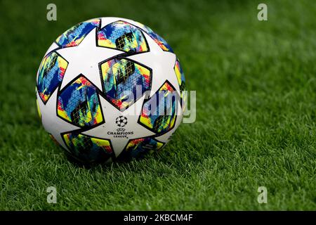 Bal officiel de l'UEFA lors du match de groupe de la Ligue des champions de l'UEFA 2019/2020 entre le FC Internazionale Milan et le FC Barcelone au Stadio Giuseppe Meazza San Sito le 10 décembre 2019 à Milan, Italie. (Photo de Danilo Di Giovanni/NurPhoto) Banque D'Images