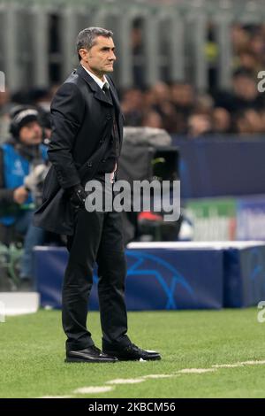 Ernesto Valverde entraîneur en chef du FC Barcelone lors du match de groupe de l'UEFA Champions League 2019/2020 entre le FC Internazionale Milan et le FC Barcelone au Stadio Giuseppe Meazza San Sito le 10 décembre 2019 à Milan, Italie. (Photo de Danilo Di Giovanni/NurPhoto) Banque D'Images