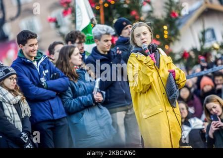 GRETA Thunberg sur 13 décembre 2019 à Turin, Italie. La militante écologiste de 16 ans Greta Thunberg, qui vient d'être élue la personne de l'année du Time Magazine, sur le chemin du retour de Madrid (où se passe COP25) à Stockholm, a décidé de participer au 50th vendredi pour l'avenir à Turin. (Photo de Mauro Ujetto/NurPhoto) Banque D'Images