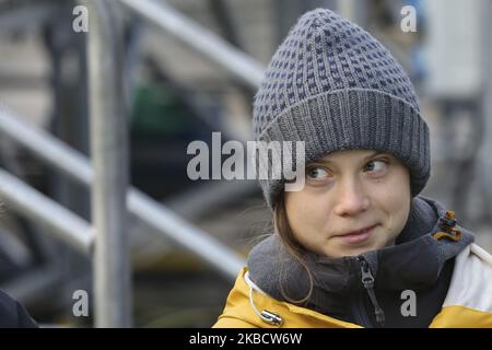 Greta Thunberg, activiste suédois du changement climatique, âgée de 16 ans, participe aux vendredis pour un futur rassemblement sur la Piazza Castello à 13 décembre 2019, à Turin, en Italie - Thunberg a pris une place prépondérance internationale en août dernier pour avoir organisé la première « grève des classes pour le climat », également connue sous le nom de Fridays for future, un mouvement mondial d'élèves qui échangent des classes pour des manifestations afin d'exiger des mesures pour prévenir le réchauffement de la planète et le changement climatique. (Photo par Massimiliano Ferraro/NurPhoto) Banque D'Images