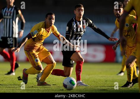 Alessio Vita de A.S. Cittadella 1973 bataille pour le ballon avec Petar Brlek d'Ascoli Calcio 1898 FC lors du match de la série italienne B 2019/2020 entre Ascoli Calcio 1898 FC et A.S. Cittadella 1973 au Stadio Cino e Lillo Del Duca on 14 décembre 2019 à Ascoli Piceno, Italie. (Photo de Danilo Di Giovanni/NurPhoto) Banque D'Images