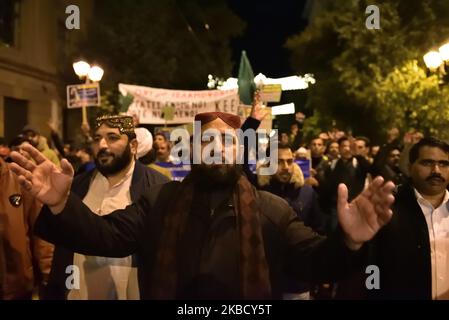 Des membres de la Communauté pakistanaise de Grèce manifestent le 14 décembre 2019, dans le centre d'Athènes, en Grèce, contre l'islamophobie à la suite des récentes insultes publiques d'un homme contre l'islam. (Photo de Nicolas Koutsokostas/NurPhoto) Banque D'Images