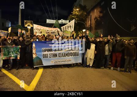 Des membres de la Communauté pakistanaise de Grèce manifestent le 14 décembre 2019, dans le centre d'Athènes, en Grèce, contre l'islamophobie à la suite des récentes insultes publiques d'un homme contre l'islam. (Photo de Nicolas Koutsokostas/NurPhoto) Banque D'Images