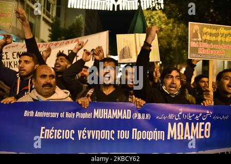 Des membres de la Communauté pakistanaise de Grèce manifestent le 14 décembre 2019, dans le centre d'Athènes, en Grèce, contre l'islamophobie à la suite des récentes insultes publiques d'un homme contre l'islam. (Photo de Nicolas Koutsokostas/NurPhoto) Banque D'Images