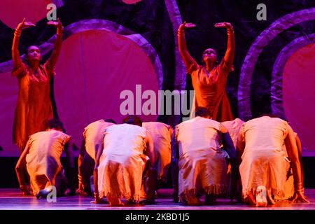 Des membres de l'ensemble de danse Ravibandu Samathi se sont produits lors d'un ballet « le Rite du printemps », qui s'est produit pendant Colombo Sri Lanka décembre 15,2019 (photo d'Akila Jayawardana/NurPhoto) Banque D'Images