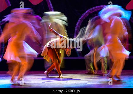 Des membres de l'ensemble de danse Ravibandu Samathi se sont produits lors d'un ballet « le Rite du printemps », qui s'est produit pendant Colombo Sri Lanka décembre 15,2019 (photo d'Akila Jayawardana/NurPhoto) Banque D'Images