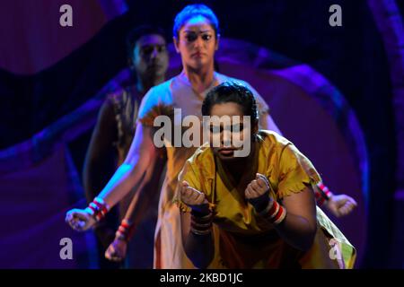 Des membres de l'ensemble de danse Ravibandu Samathi se sont produits lors d'un ballet « le Rite du printemps », qui s'est produit pendant Colombo Sri Lanka décembre 15,2019 (photo d'Akila Jayawardana/NurPhoto) Banque D'Images