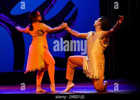 Des membres de l'ensemble de danse Ravibandu Samathi se sont produits lors d'un ballet « le Rite du printemps », qui s'est produit pendant Colombo Sri Lanka décembre 15,2019 (photo d'Akila Jayawardana/NurPhoto) Banque D'Images