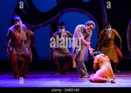 Des membres de l'ensemble de danse Ravibandu Samathi se sont produits lors d'un ballet « le Rite du printemps », qui s'est produit pendant Colombo Sri Lanka décembre 15,2019 (photo d'Akila Jayawardana/NurPhoto) Banque D'Images