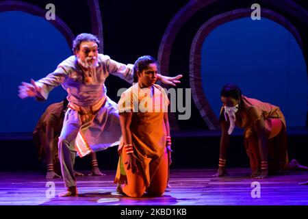 Des membres de l'ensemble de danse Ravibandu Samathi se sont produits lors d'un ballet « le Rite du printemps », qui s'est produit pendant Colombo Sri Lanka décembre 15,2019 (photo d'Akila Jayawardana/NurPhoto) Banque D'Images