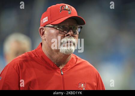 Bruce Arians, entraîneur-chef des Buccaneers de la baie de Tampa, débarque du terrain après un match de football de la NFL contre les Lions de Detroit à Detroit, Michigan, États-Unis, le dimanche, 15 décembre 2019 (photo de Jorge Lemus/NurPhoto) Banque D'Images