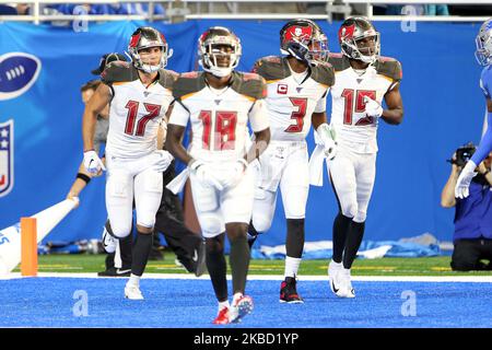 Justin Watson (17), Justin Watson (18), Ishmael Hyman (), Le quarterback des Buccaneers de la baie de Tampa Jameis Winston (3) et le grand receveur des Buccaneers de la baie de Tampa Breshad Perriman (19) se sont enlais après le touchdown de Perriman pendant la deuxième partie d'un match de football de la NFL contre les Buccaneers de la baie de Tampa à Detroit, Michigan, aux États-Unis, dimanche, à 15 décembre 2019. (Photo par Amy Lemus/NurPhoto) Banque D'Images