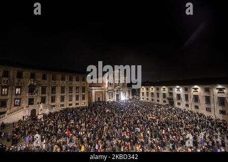 Des milliers de manifestants participent au rassemblement du mouvement des sardines à Pise sur 15 décembre 2019. Le mouvement sardine est un mouvement anti-Ligue protestant contre la politique de haine du dirigeant du parti d'extrême-droite italien Matteo Salvini. (Photo par Enrico Mattia Del Punta/NurPhoto) Banque D'Images