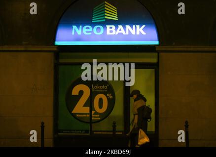 Logo NeoBank vu à Cracovie. Lundi, 17 décembre 2019, à Cracovie, en Pologne. (Photo par Artur Widak/NurPhoto) Banque D'Images