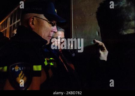 Hubert Bruls, maire de Nimègue, donne un ultimatum aux agriculteurs bloquant l'une des principales voies d'accès à la ville de Nimègue, sur 18 décembre 2019. (Photo par Romy Arroyo Fernandez/NurPhoto) Banque D'Images