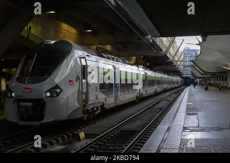 Les perturbations se poursuivent sur 18 décembre 2019 à la SNCF 14 jours après le début du mouvement de grève contre la réforme des retraites. Ici Gare Montparnasse à Paris, France. (Photo par Estelle Ruiz/NurPhoto) Banque D'Images