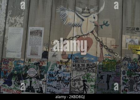 Détail des graffitis ornant le mur entourant la ville de Belen en Cisjordanie, construit par les Israéliens et pas encore terminé le 10 décembre 2019. (Photo de Joaquin Gomez Sastre/NurPhoto) Banque D'Images