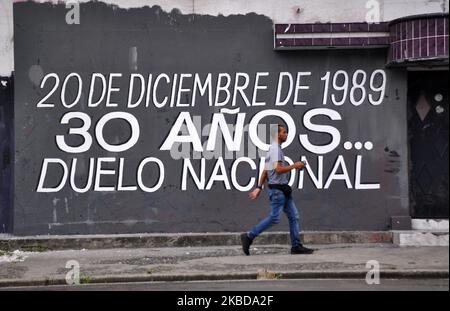 Panama, 20 décembre 2019. Pour la première fois depuis le conflct, le gouvernement panaméen déclare une journée nationale de deuil pour l'anniversaire 30 ans de l'invasion du Panama par les États-Unis en décembre 20 de 1989 pour capturer le général Manuel Antonio Noriega dirigeant du pays acosé de drogues trafant pour faire face au procès À Miami. Le Président Laurentino Cortizo rejoint les survivants et les parents des morts dans la cérémonie dans le cimetière et le groupe de manifestants se souvenir de la journée dans le village de Chorrillo l'un des plus défaits pendant le conflit (photo par Adriano Duff/NurPhoto) Banque D'Images