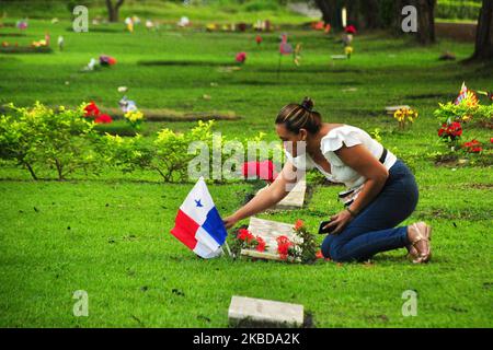 Panama, 20 décembre 2019. Pour la première fois depuis le conflct, le gouvernement panaméen déclare une journée nationale de deuil pour l'anniversaire 30 ans de l'invasion du Panama par les États-Unis en décembre 20 de 1989 pour capturer le général Manuel Antonio Noriega dirigeant du pays acosé de drogues trafant pour faire face au procès À Miami. Le Président Laurentino Cortizo rejoint les survivants et les parents des morts dans la cérémonie dans le cimetière et le groupe de manifestants se souvenir de la journée dans le village de Chorrillo l'un des plus défaits pendant le conflit (photo par Adriano Duff/NurPhoto) Banque D'Images