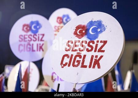 Des milliers de personnes participent à une manifestation de « cri silencieux » contre la persécution des Ouïghours par la Chine dans le Xinjiang, à la mosquée Fatih sur 20 décembre 2019 à Istanbul, en Turquie. (Photo par Onur Dogman/NurPhoto) Banque D'Images